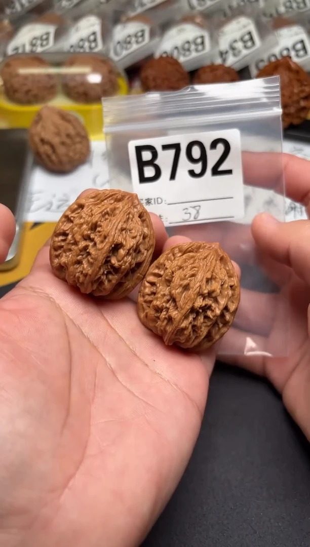 吊坠文玩核桃小****?麦虎38-B792