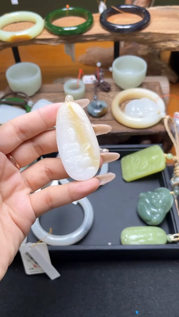 吊坠(不含链)未镶嵌和田玉且末糖白 观音 80403