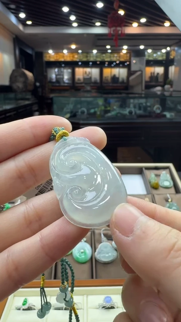 【闪购商品】翡翠颈饰未镶嵌如意