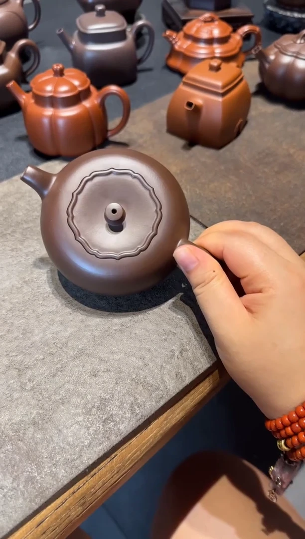 茶壶紫砂土***呆柿柿如意