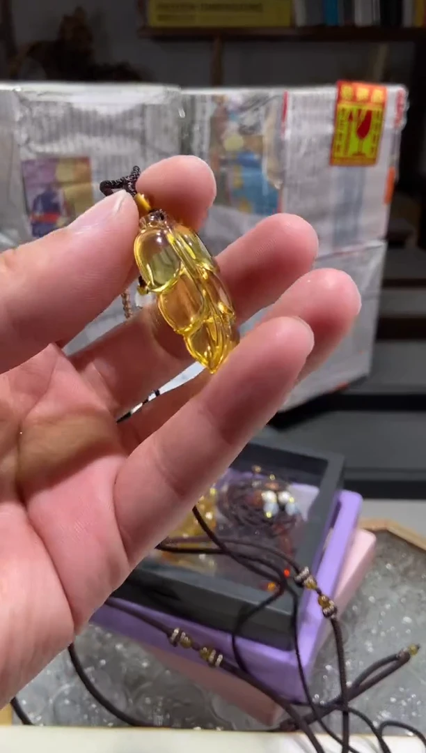 琥珀颈饰未镶嵌叶子