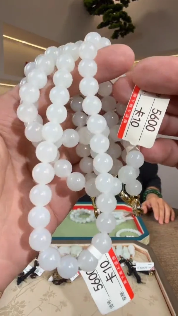 颈饰未镶嵌和田玉10多样性发货发其中一件