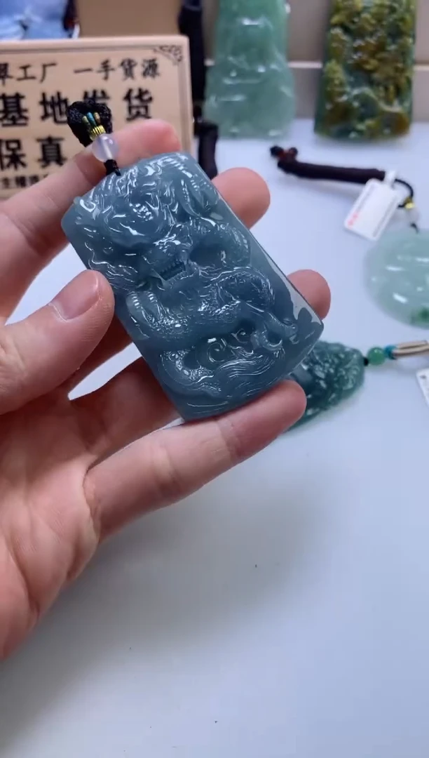 翡翠挂件未镶嵌