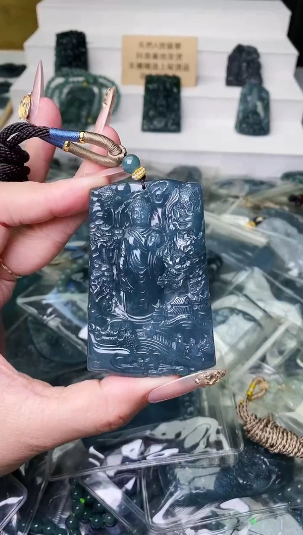 颈饰未镶嵌翡翠