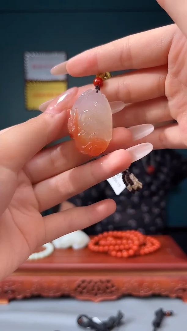 南红玛瑙未镶嵌颈饰吊坠