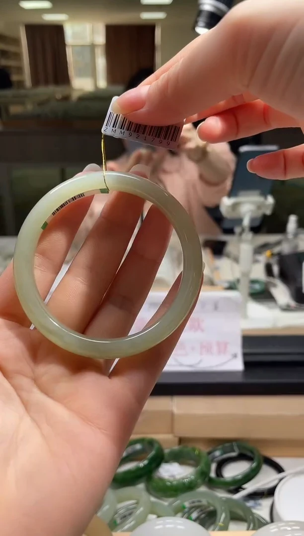 未镶嵌手镯和田玉55-56圈口 1799