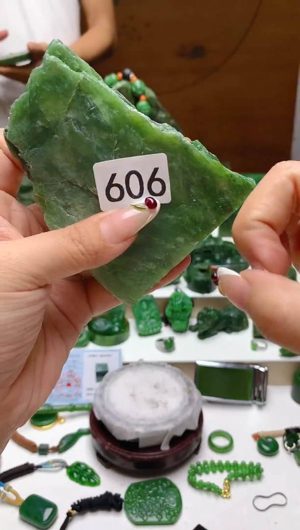 和田玉（碧玉）未镶嵌珠宝半成品1