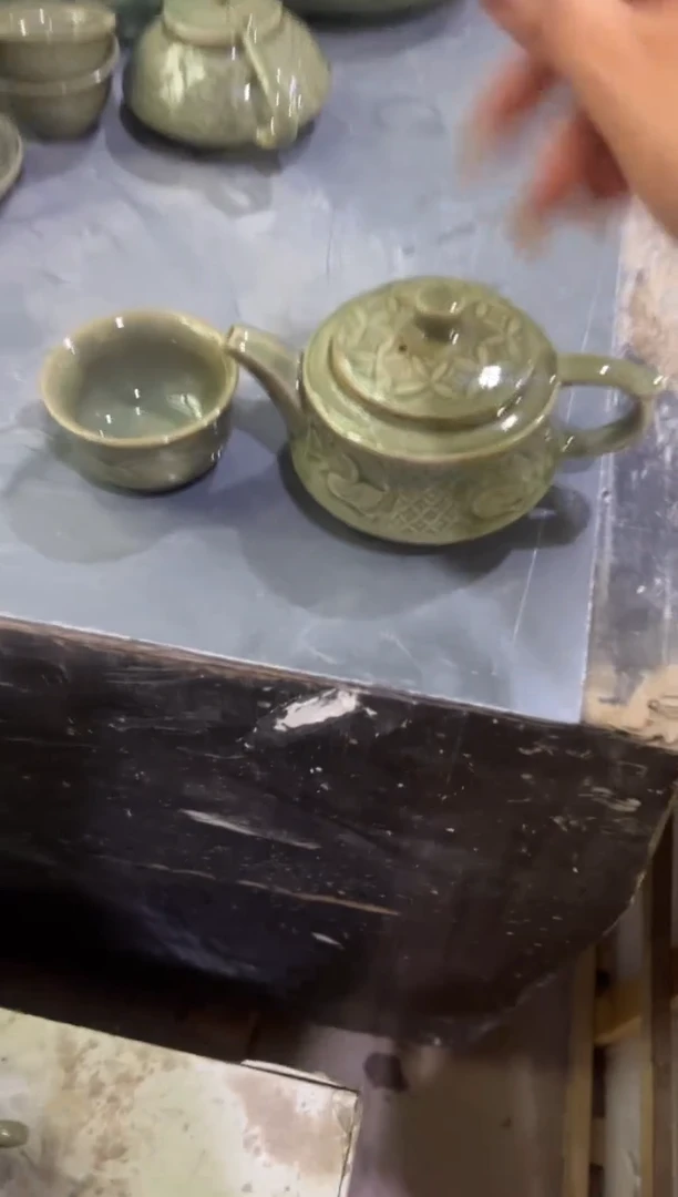 耀州窑钱纹壶+喜上眉梢杯