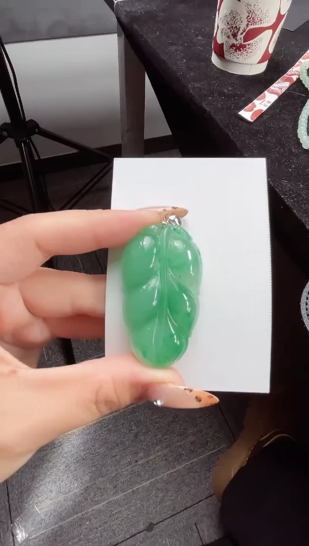 吊坠(赠链)银S925镶嵌石英质玉（非洲翠）叶子 8.99