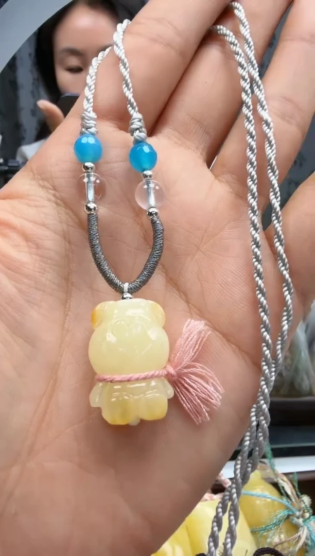 裸石琥珀未镶嵌如图