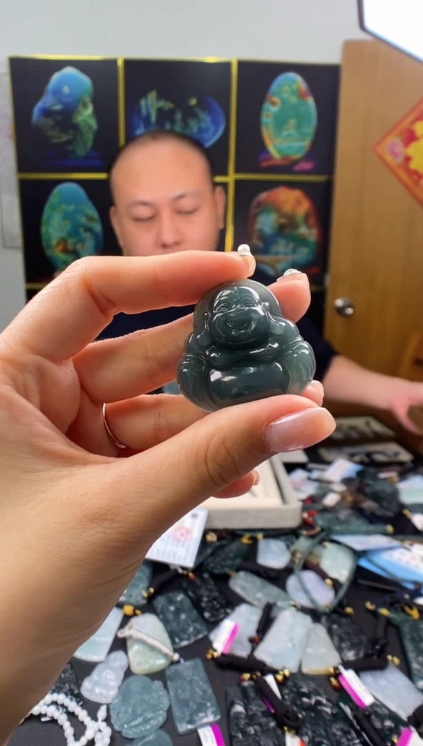 翡翠未镶嵌颈饰多样性发其一