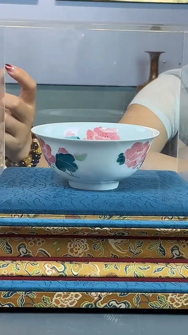 摆件瓷博会&水点桃花胡晶032