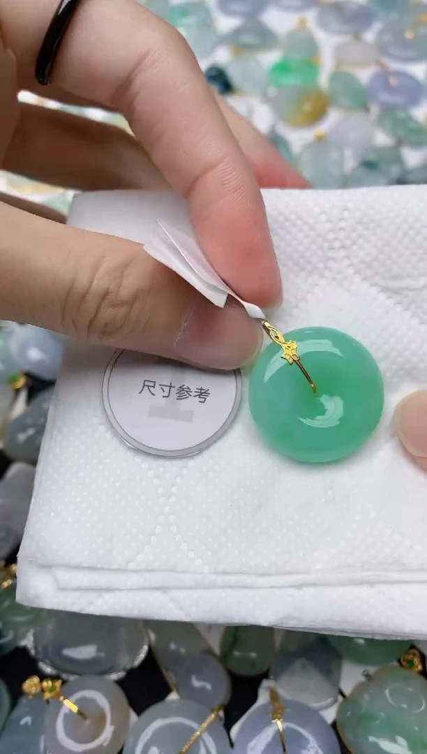 翡翠18K金镶嵌颈饰天然A货翡翠