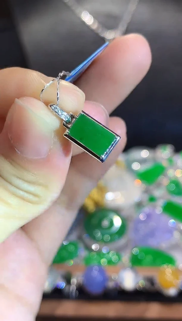 吊坠(不含链)18K金镶嵌翡翠L多样性发其一