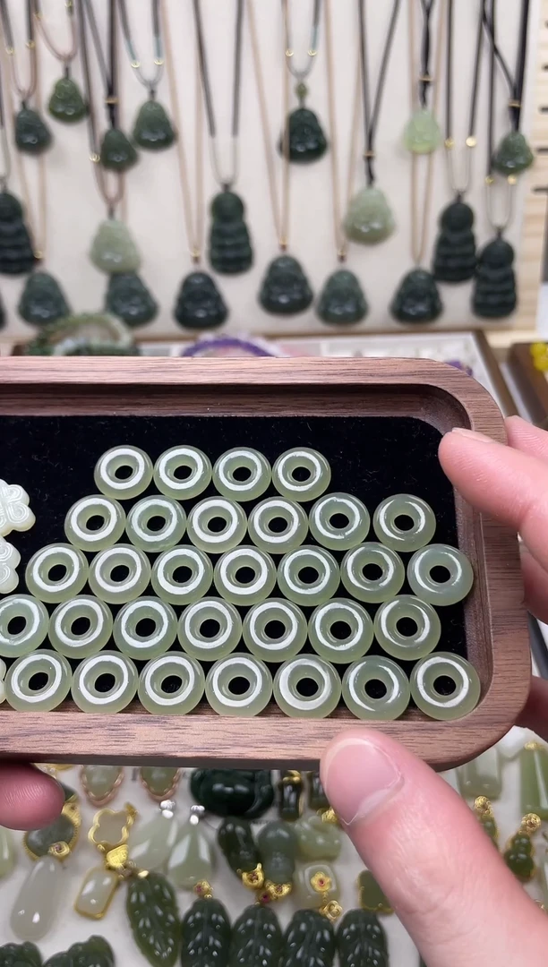 吊坠(不含链)未镶嵌和田玉随机发