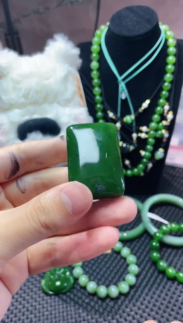 颈饰未镶嵌和田玉和田玉碧玉无事牌