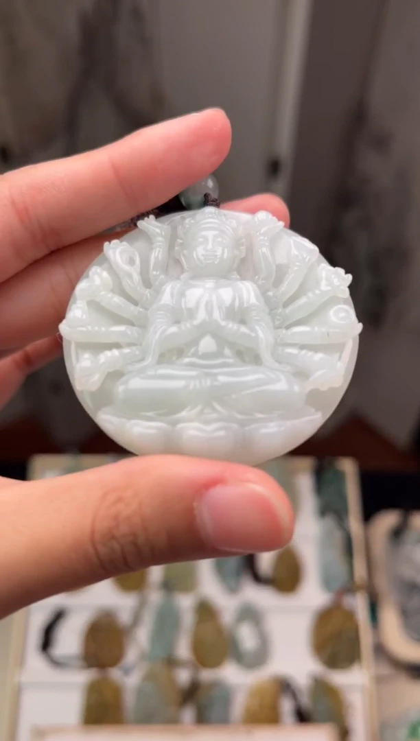 吊坠(不含链)未镶嵌翡翠天然缅甸A货翡翠（千手观音）
