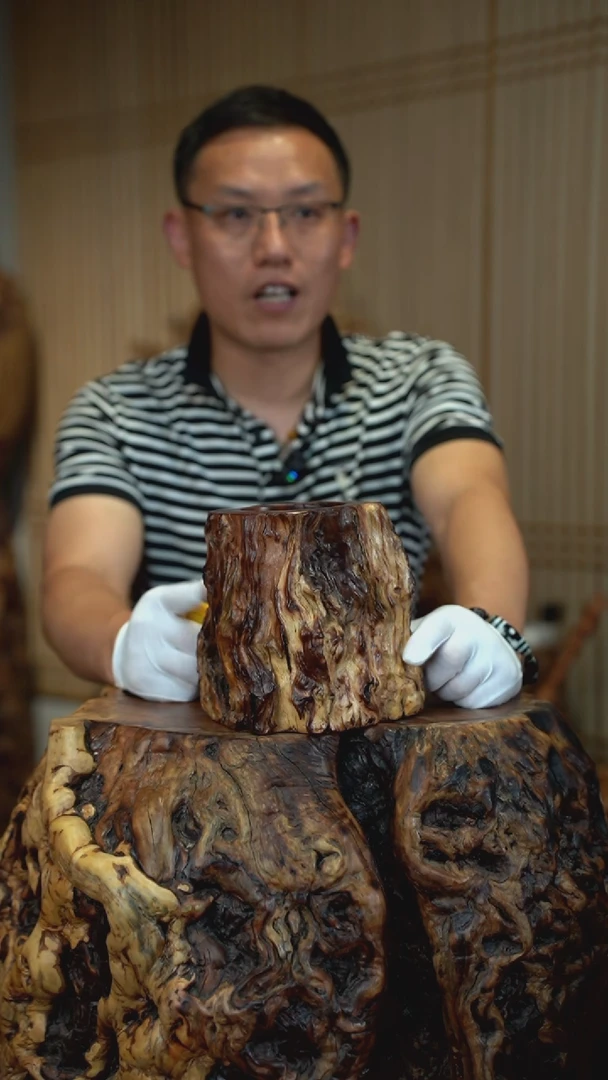 枣木雷击枣木笔筒