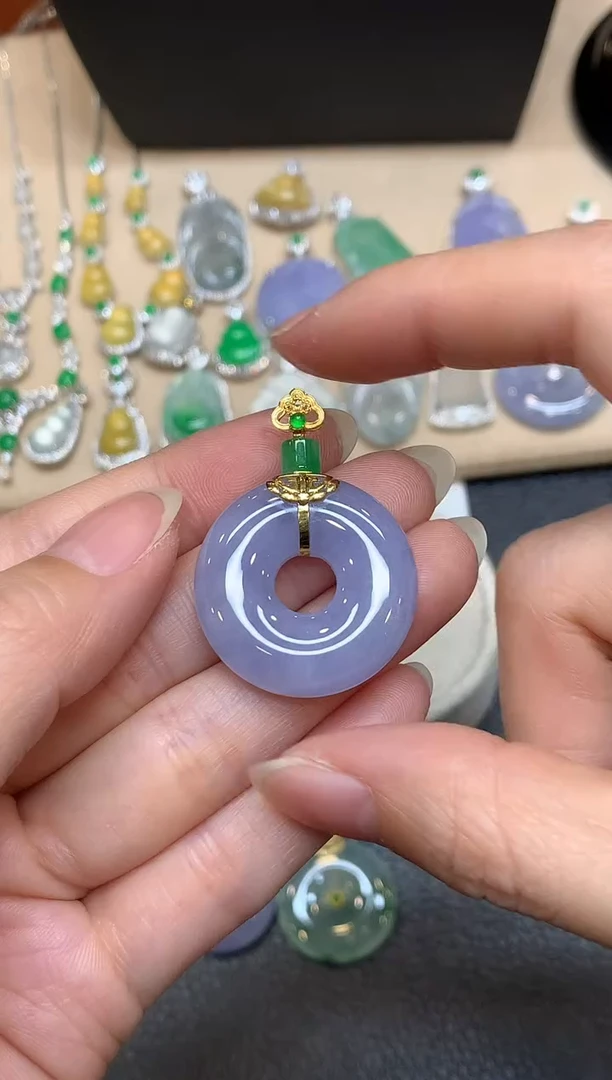 颈饰18K金镶嵌翡翠甜甜圈【无服务费