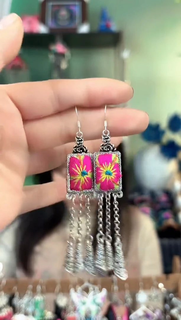 彩云南阁非遗老绣饰品622