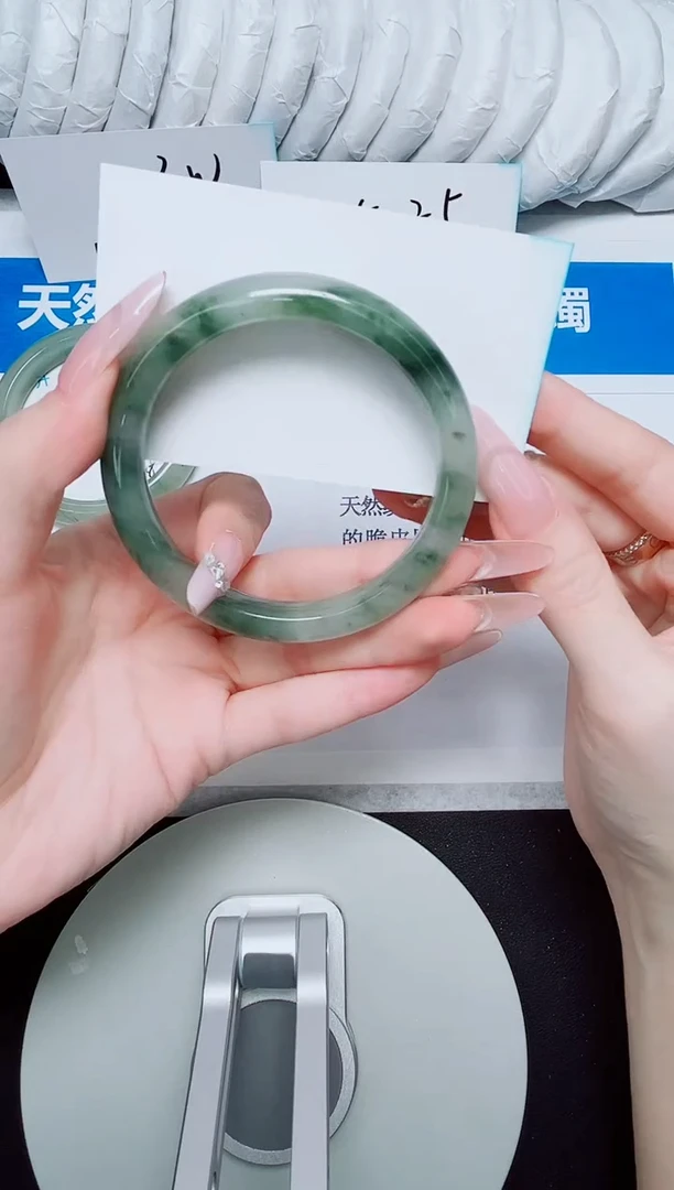 石英质玉手镯未镶嵌85/58.2