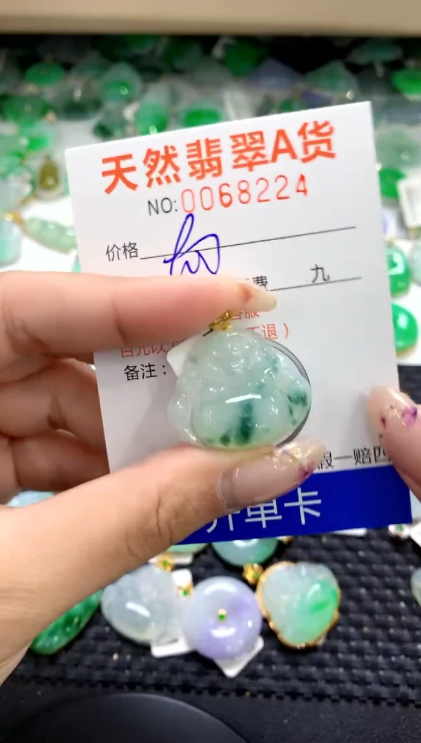 翡翠18K金镶嵌颈饰1111111111111111