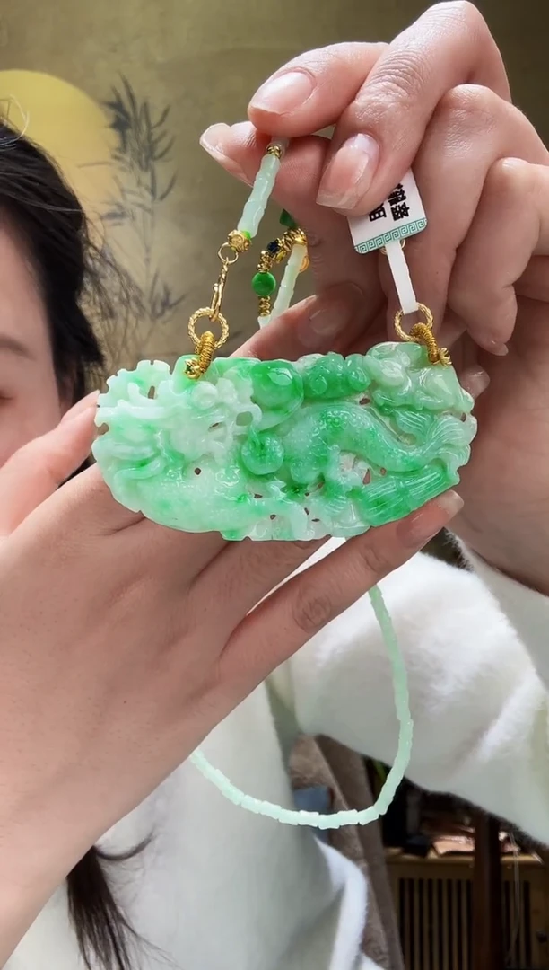 颈饰未镶嵌翡翠吊坠