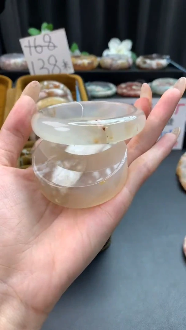 未镶嵌手镯石英质玉（57圈口）赠送镯心