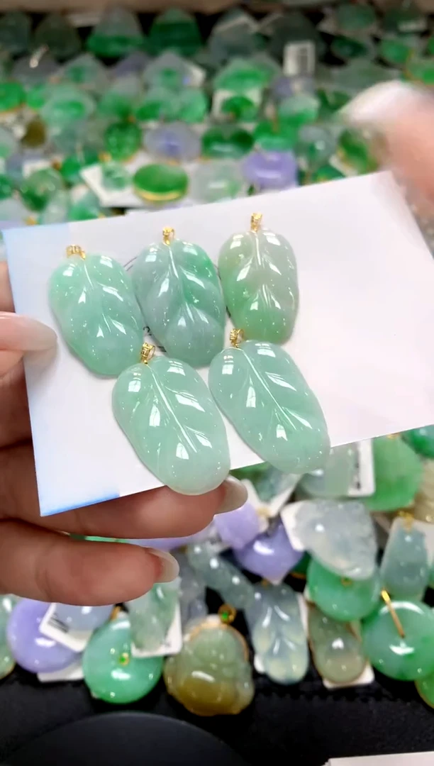 翡翠18K金镶嵌颈饰1111111111（多样性发其一）