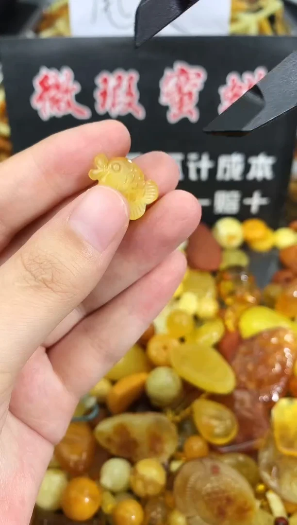 蜜蜡未镶嵌珠宝奇石41