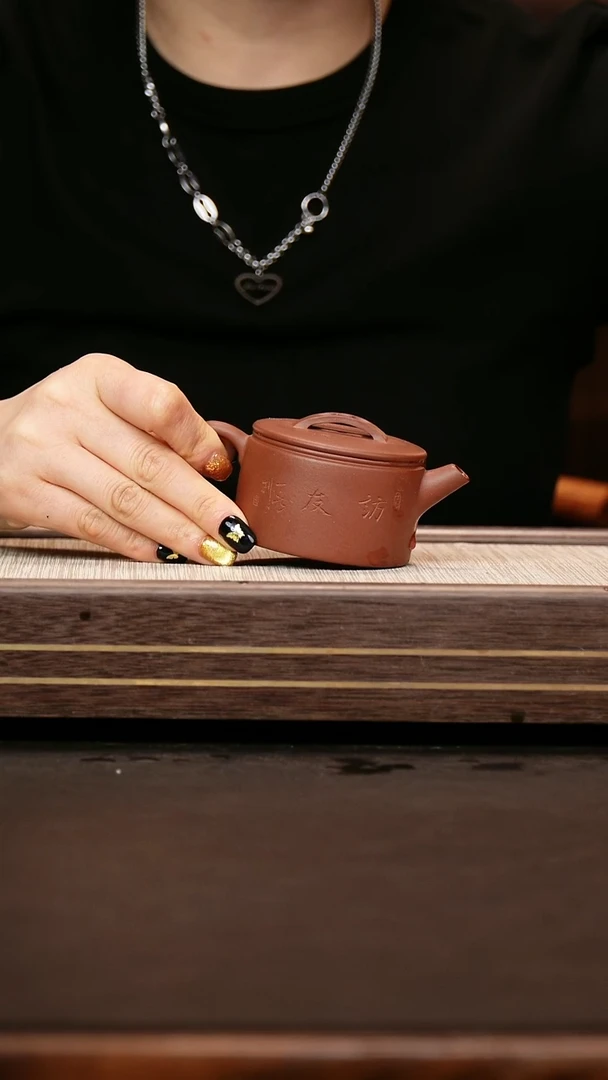 茶壶紫砂紫泥 汉瓦140cc 刻绘