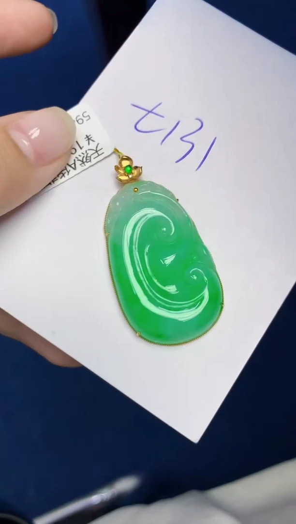 翡翠18K金镶嵌颈饰天然缅甸A货翡翠