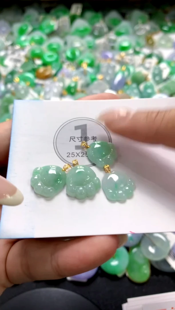 翡翠18K金镶嵌颈饰1111111111（多样性发其一）1