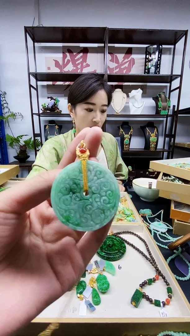 颈饰未镶嵌翡翠吊坠