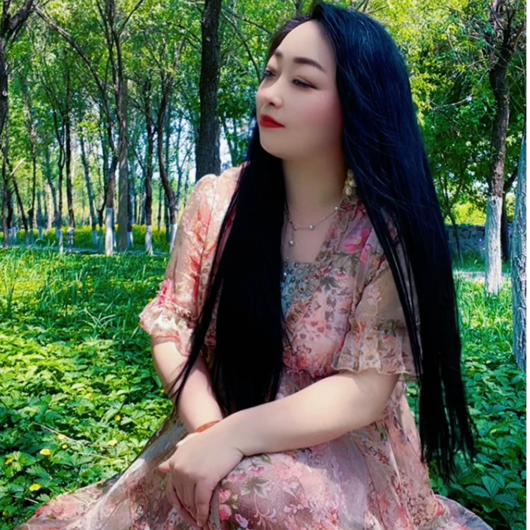 2025经典香槟蝴蝶大摆收腰裙子时尚老钱风松弛感女装贵气连衣裙