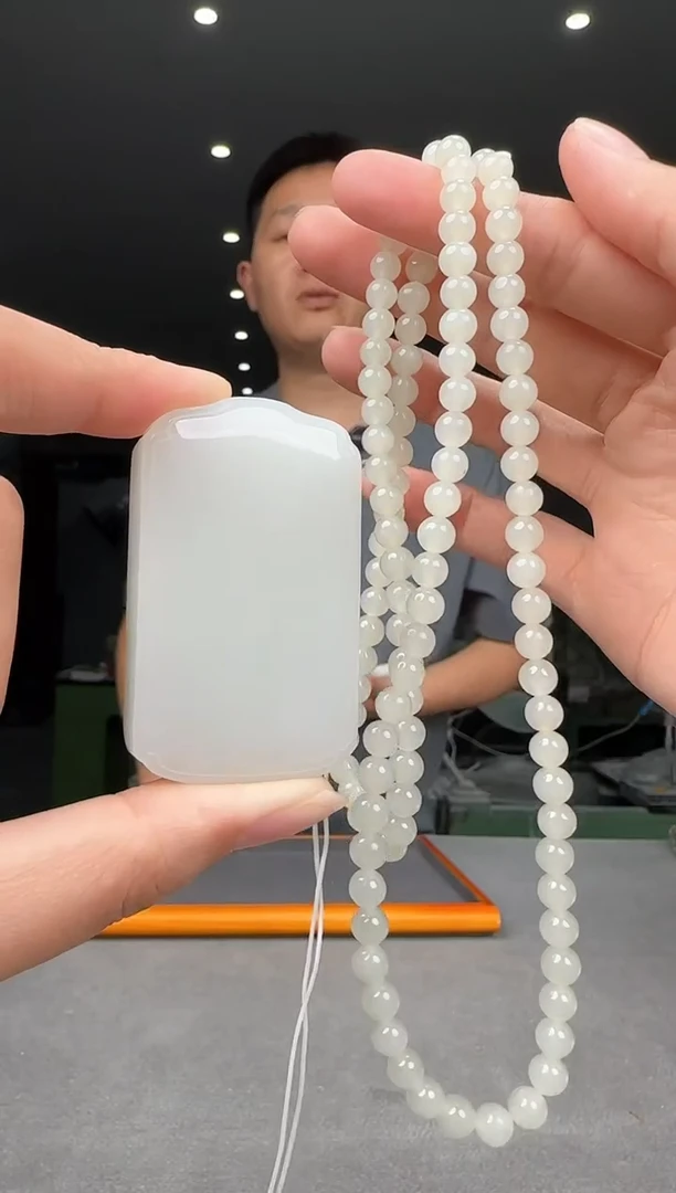 和田玉未镶嵌颈饰无事牌