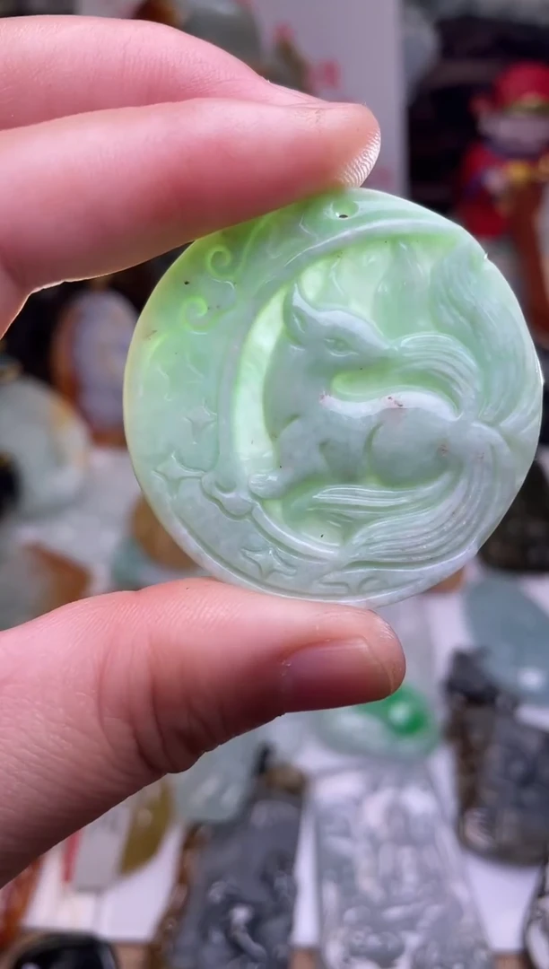 颈饰未镶嵌翡翠九尾狐