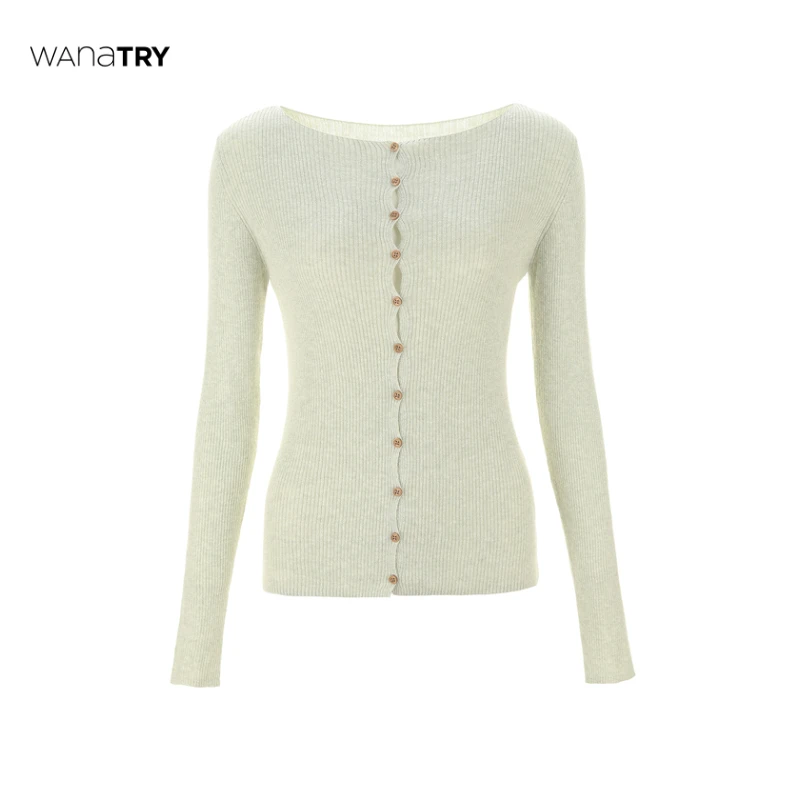 【自播专享】Wana Try 浅绿色一字领温柔纽扣设计开衫