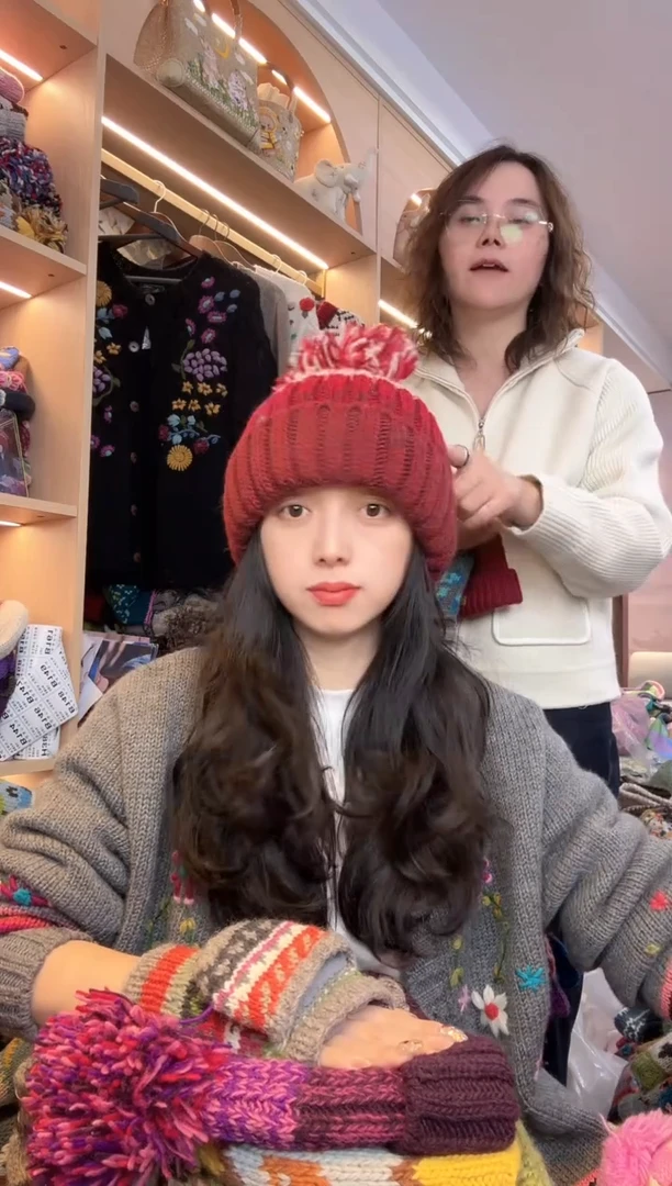 羊毛百羊毛新年款单球帽