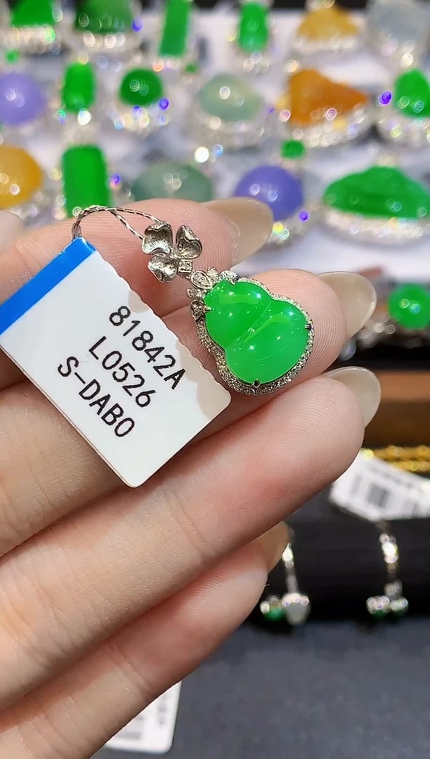 吊坠(不含链)18K金镶嵌翡翠L多样性发其一