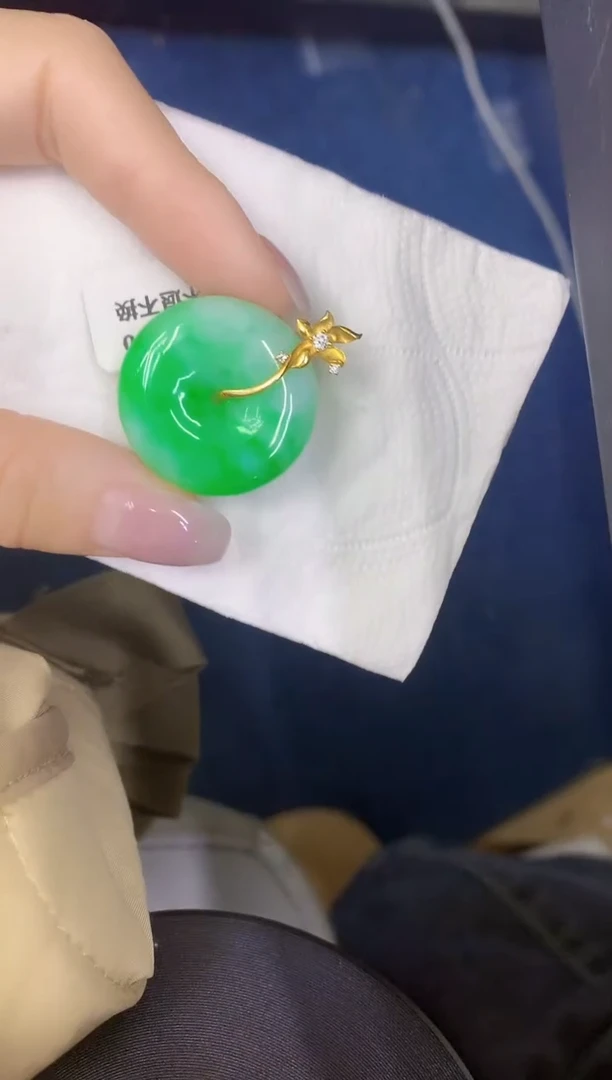 颈饰18K金镶嵌翡翠缅甸天然翡翠A货