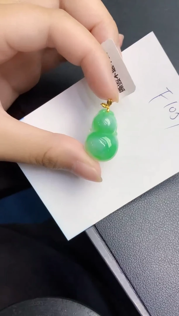 翡翠18K金镶嵌颈饰000000000