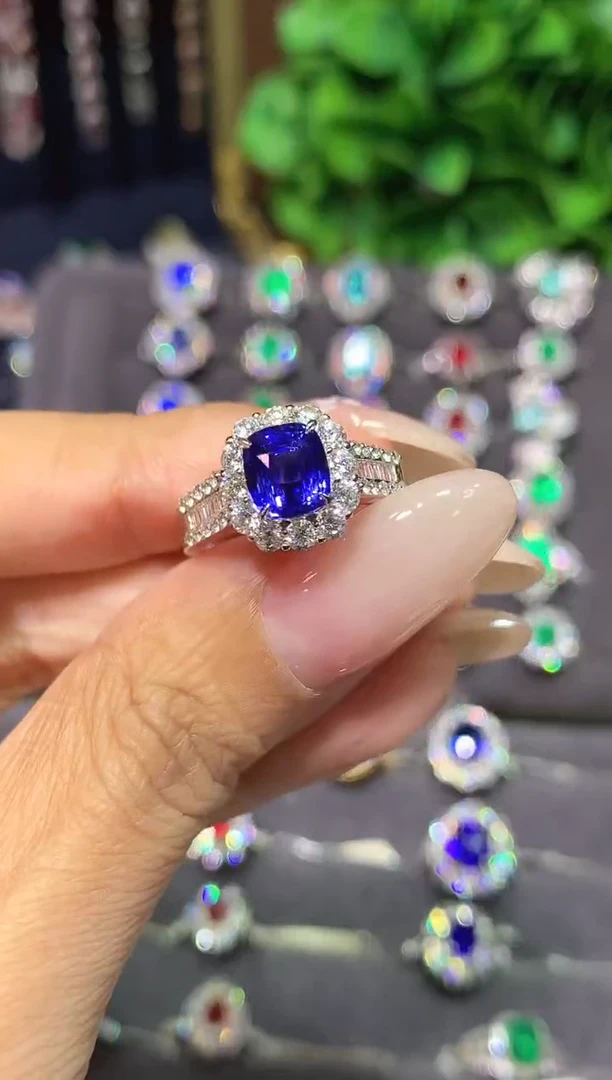 戒指蓝宝石18K金镶嵌2.1ct