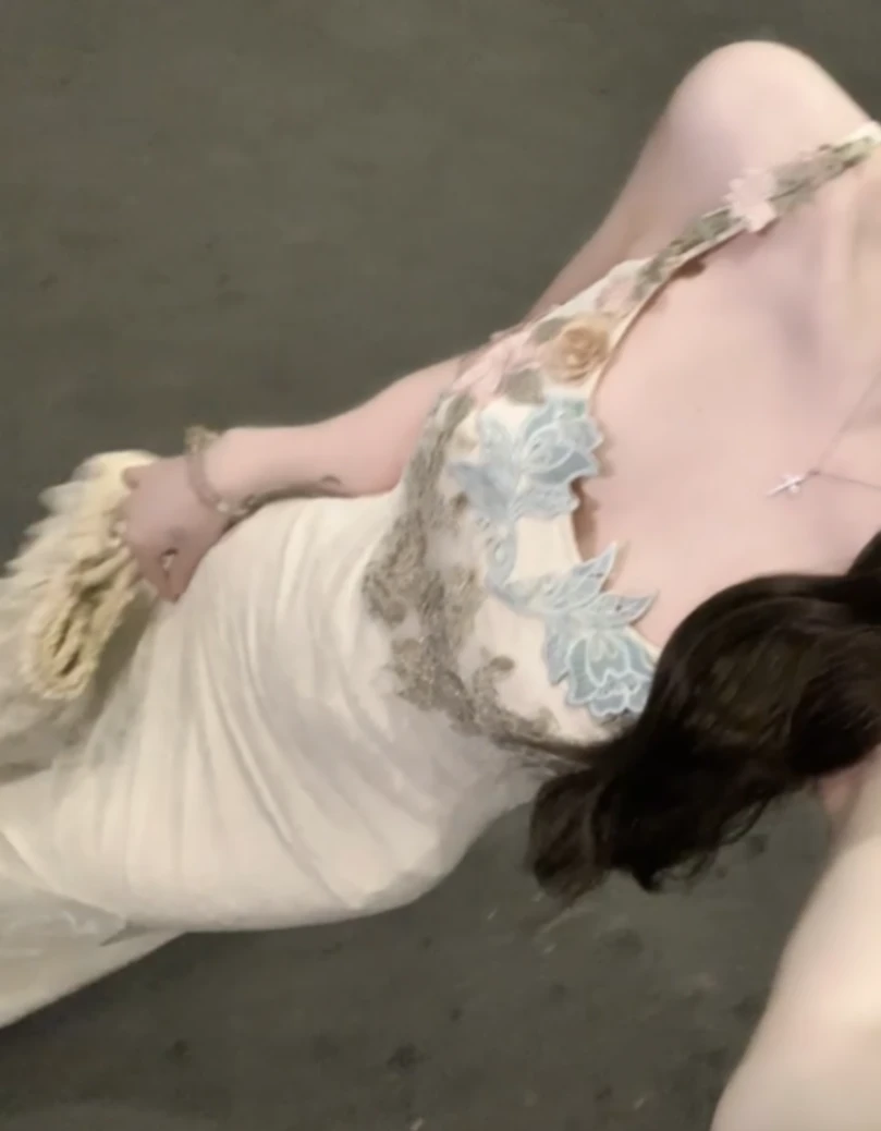 新中式刺绣时尚气质显瘦U领吊带收腰包臀连衣裙女小众高级感穿搭