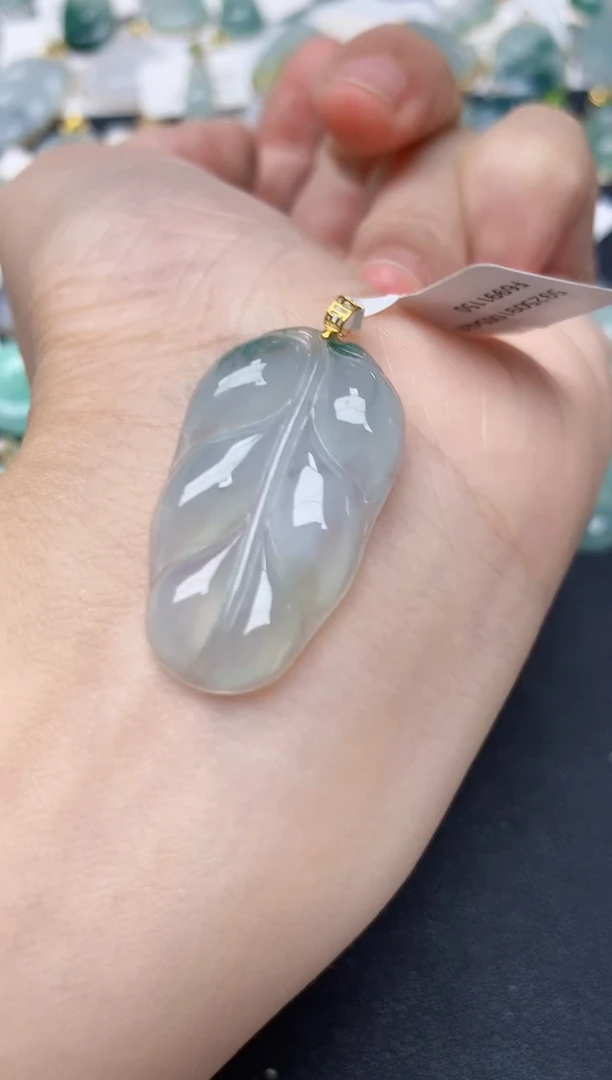 颈饰18K金镶嵌翡翠天然缅甸A货翡翠