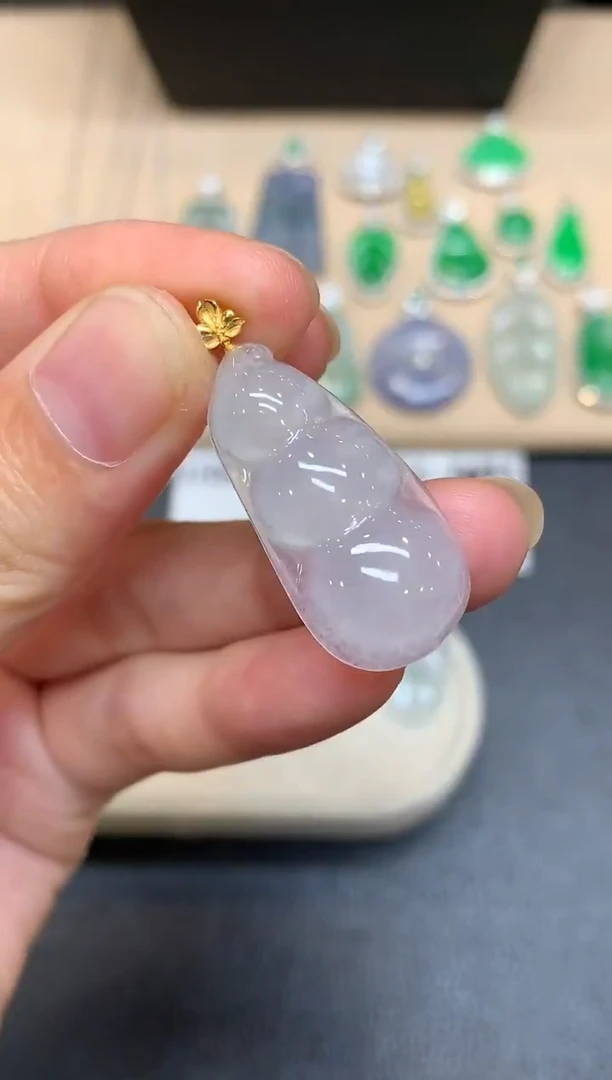 颈饰18K金镶嵌翡翠福豆【无服务费