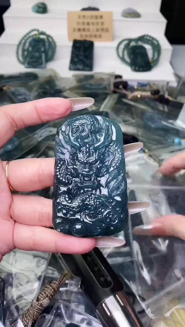 颈饰未镶嵌翡翠