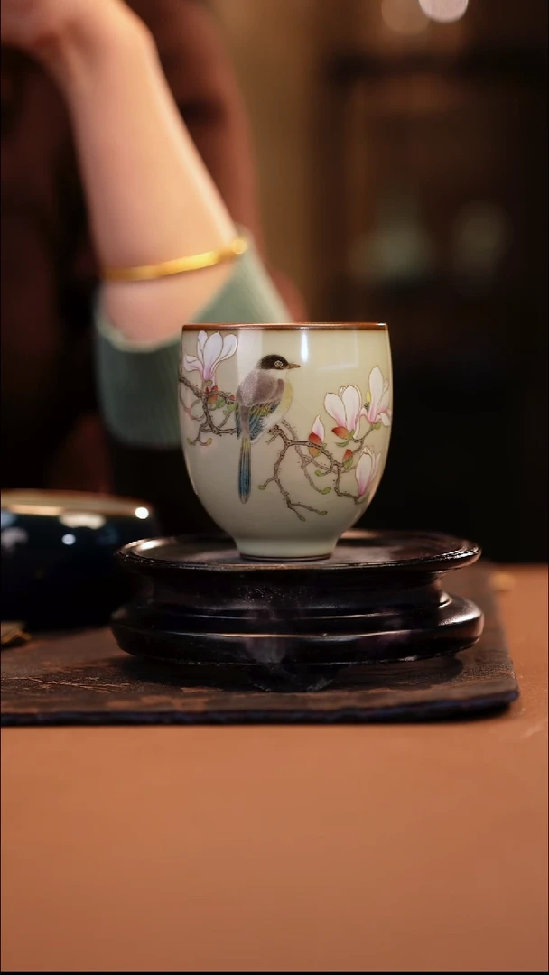 气柴窑 玉石青花鸟手握杯