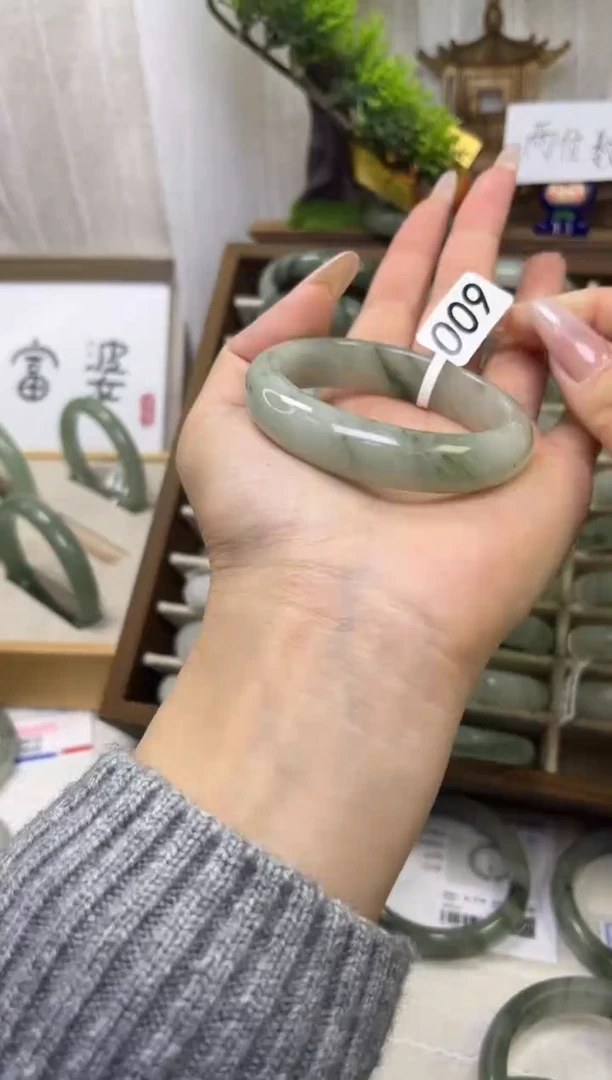 未镶嵌手镯石英质玉微瑕009