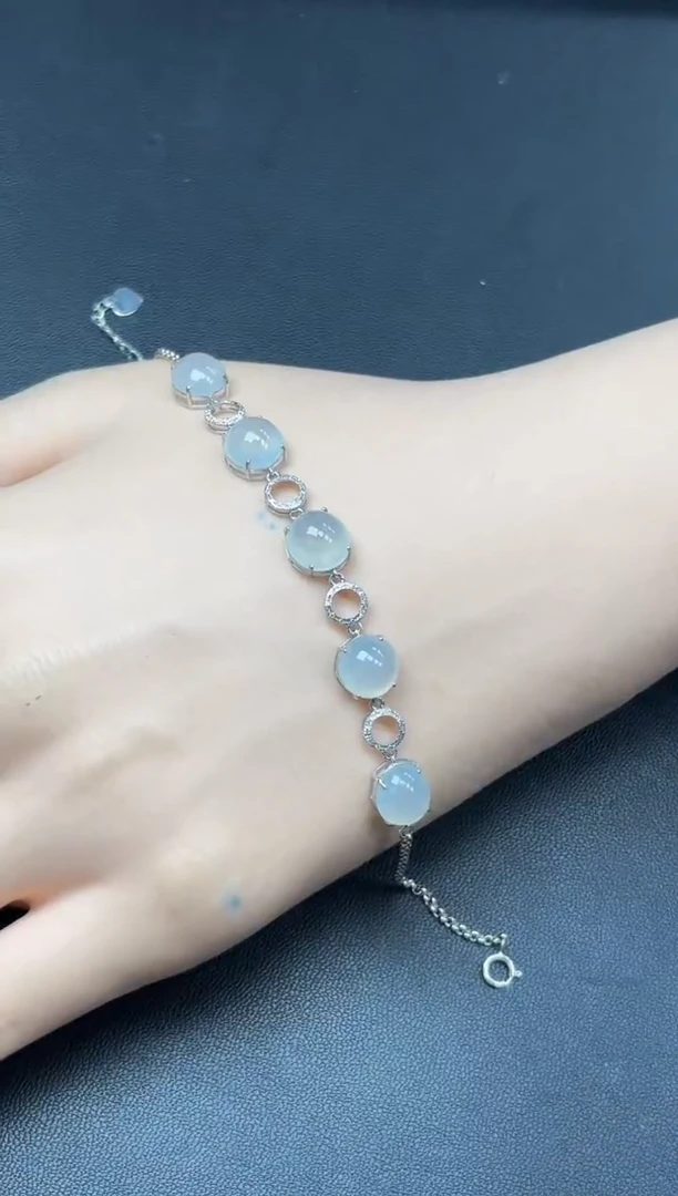 18K金镶嵌挂件翡翠蛋面手链